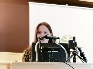 Referentin Katharina van Bronswijk bei ihrem Vortrag in Luxemburg